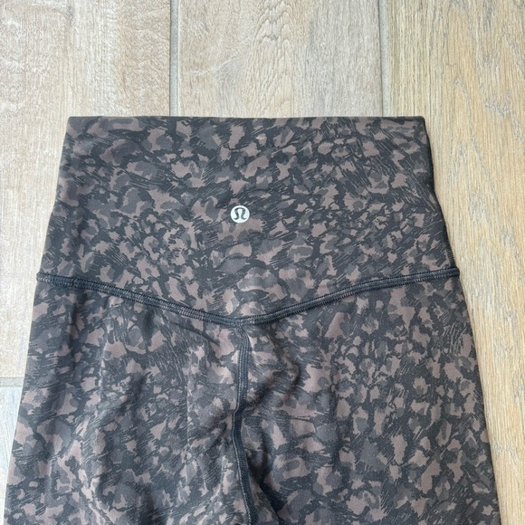 Lululemon Women’s Align Crop Leggings Wild Thing Camo 21” Size 2 - Picture 6 of 7